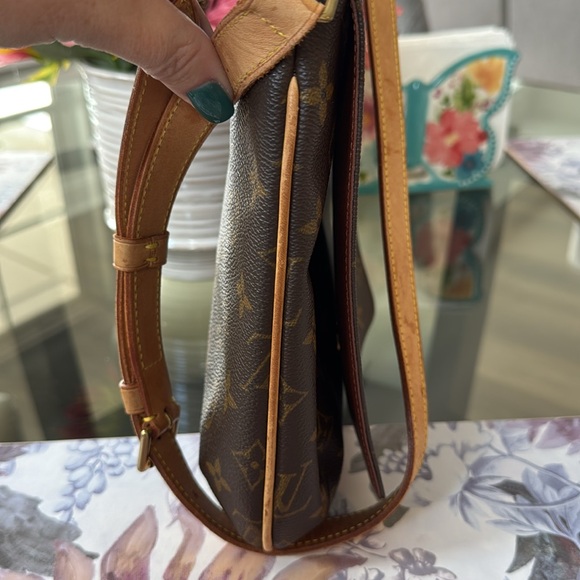 LV authentic shoulder bag - Picture 15 of 16